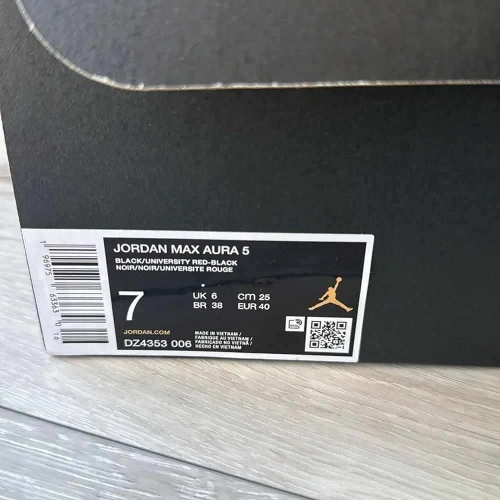 Nike Air JORDAN Jordan Max Aura 5‎ Shoes black/red size 7 NWT in Box